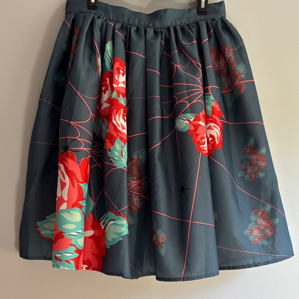 🌹roses with spiders skirt🕸️🕷️ - Picture 4 of 6